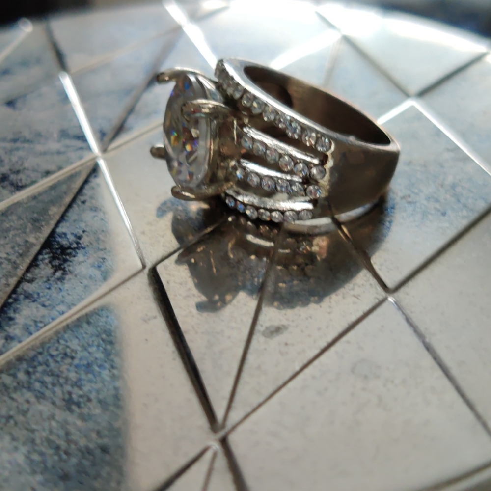 Ring - Picture 2 of 3